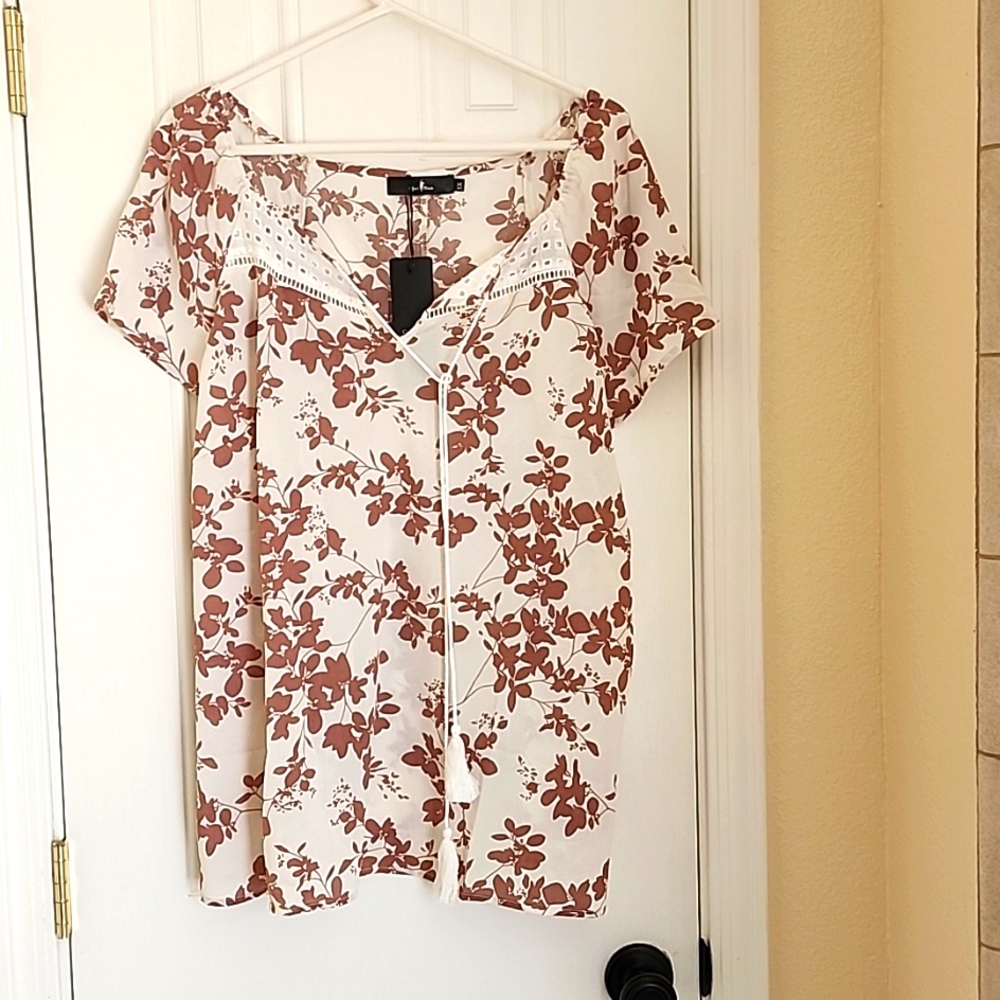 Summer blouse. Brown and White with Lace Insert.    Agnes Orinda NWT size 1X